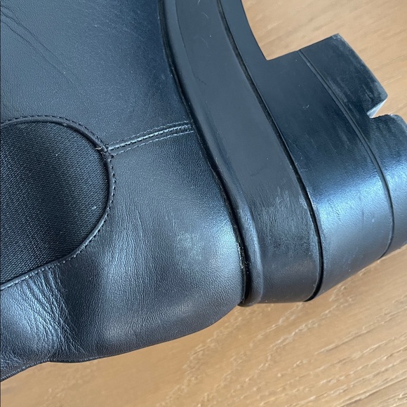 Stuart Weitzman Norah Lug Sole Chelsea Boots - Picture 10 of 16